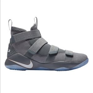 NEW IN BOX Nike Lebron Soldier XI
